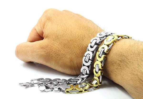 Quels sont les avantages et les inconvénients des bracelets en or par rapport aux bracelets en argent, et comment choisir le métal qui convient le mieux ?